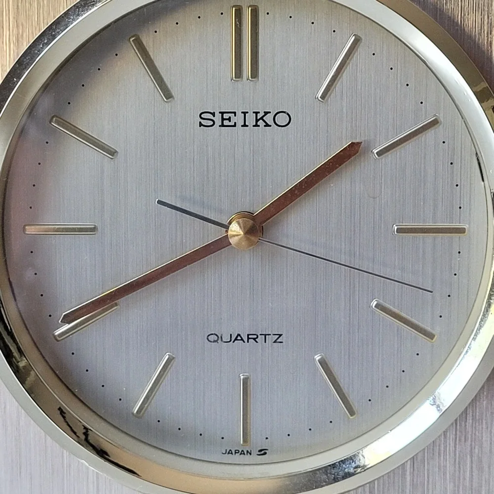 Vintage Seiko Quartz Desk Clock Lucite Pillars Gold Tone Mantel Clock MCM Japan
